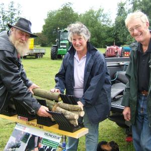 How to cut up logs